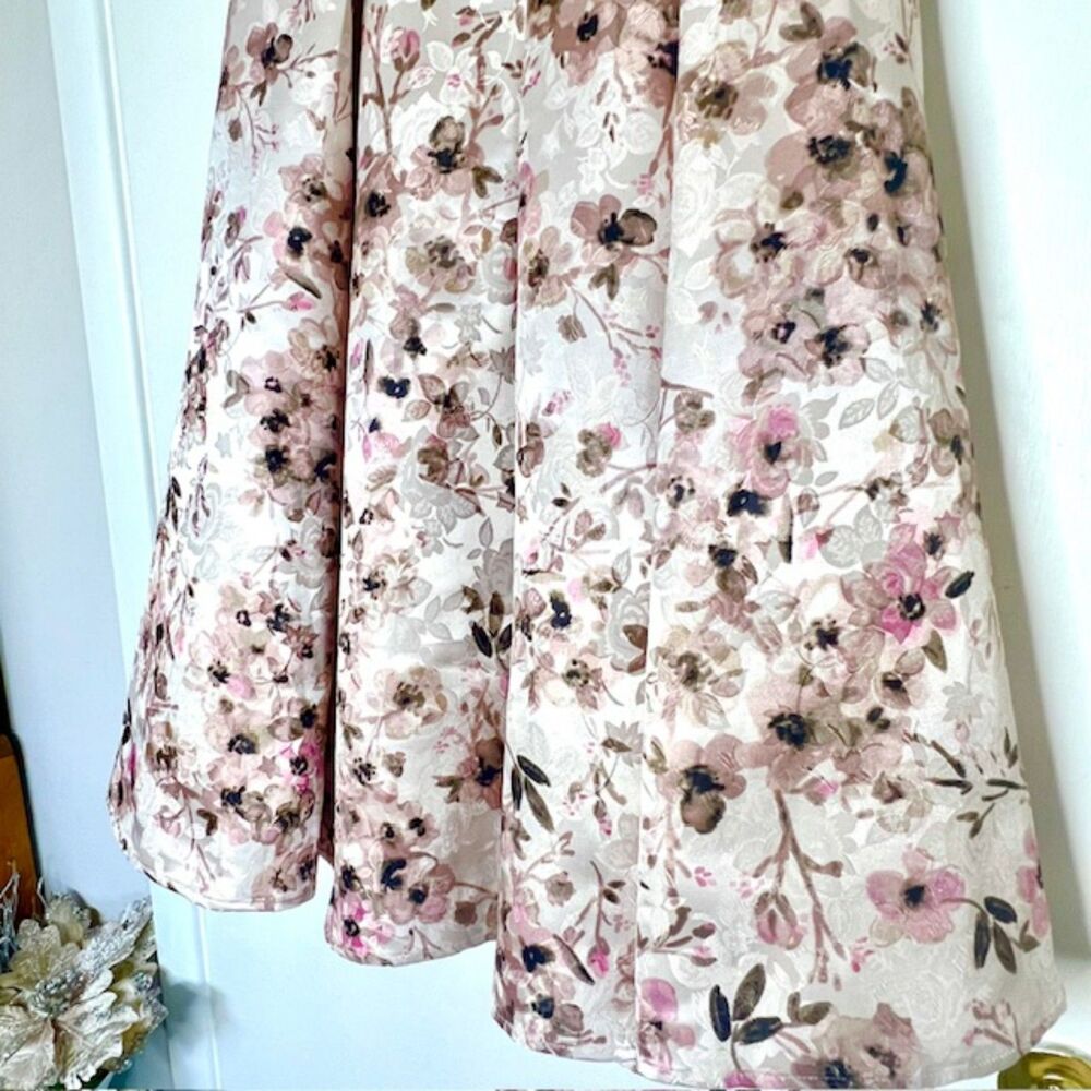 NWT LAUREN CONRAD LIMITED EDITION RUNWAY FLORAL BROCADE SKIRT SIZE 6 RARE, HTF - Picture 7 of 14